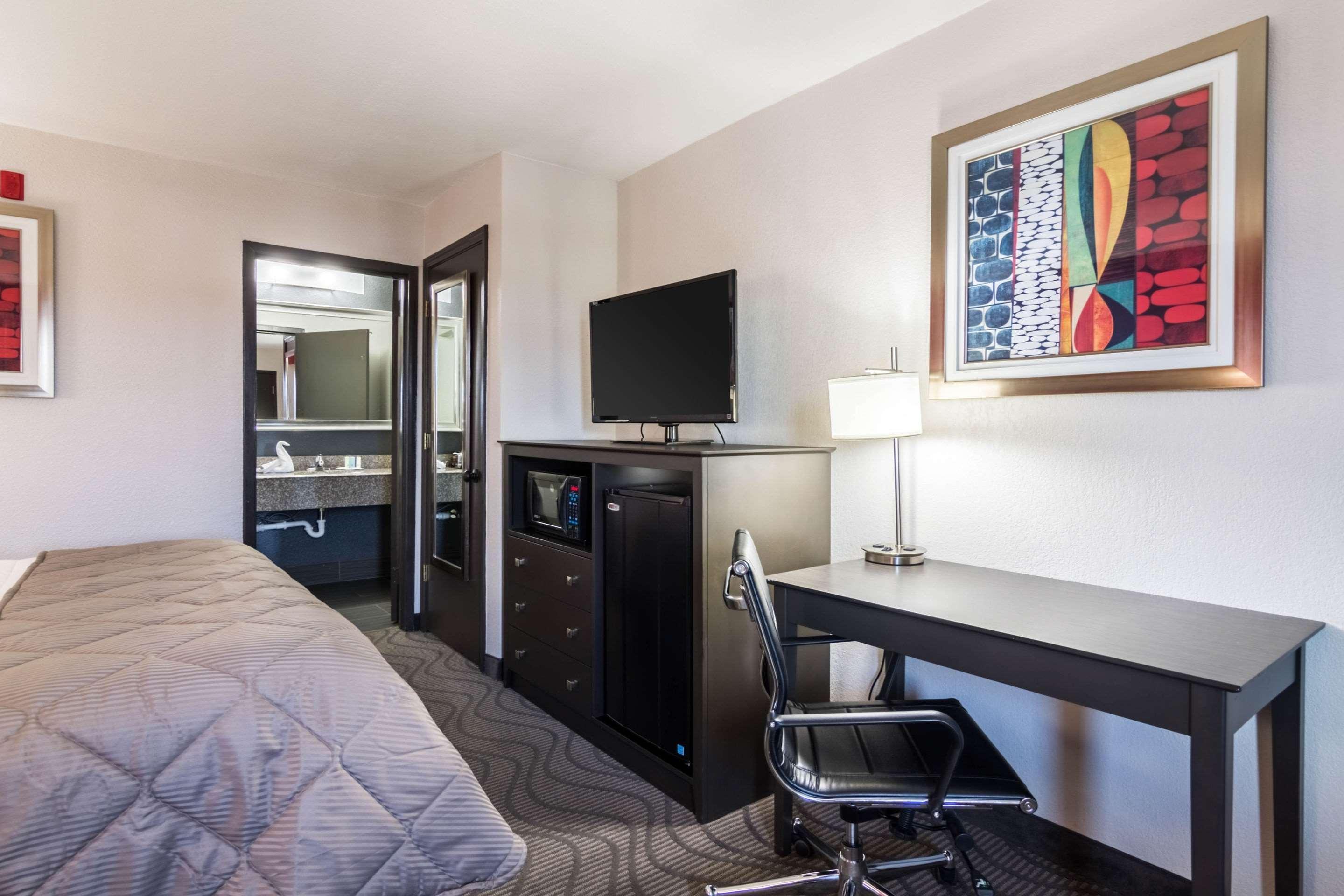 Clarion Inn & Suites Russellville I-40 Ngoại thất bức ảnh