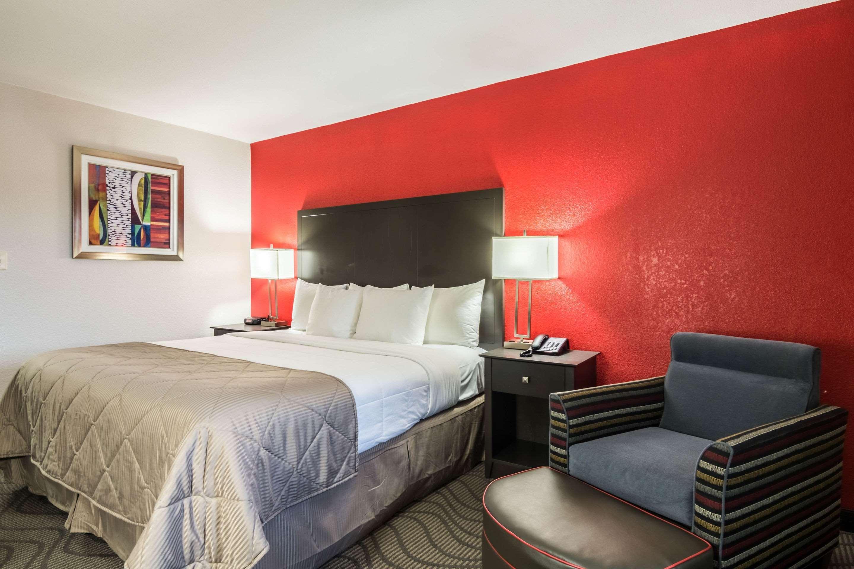Clarion Inn & Suites Russellville I-40 Ngoại thất bức ảnh
