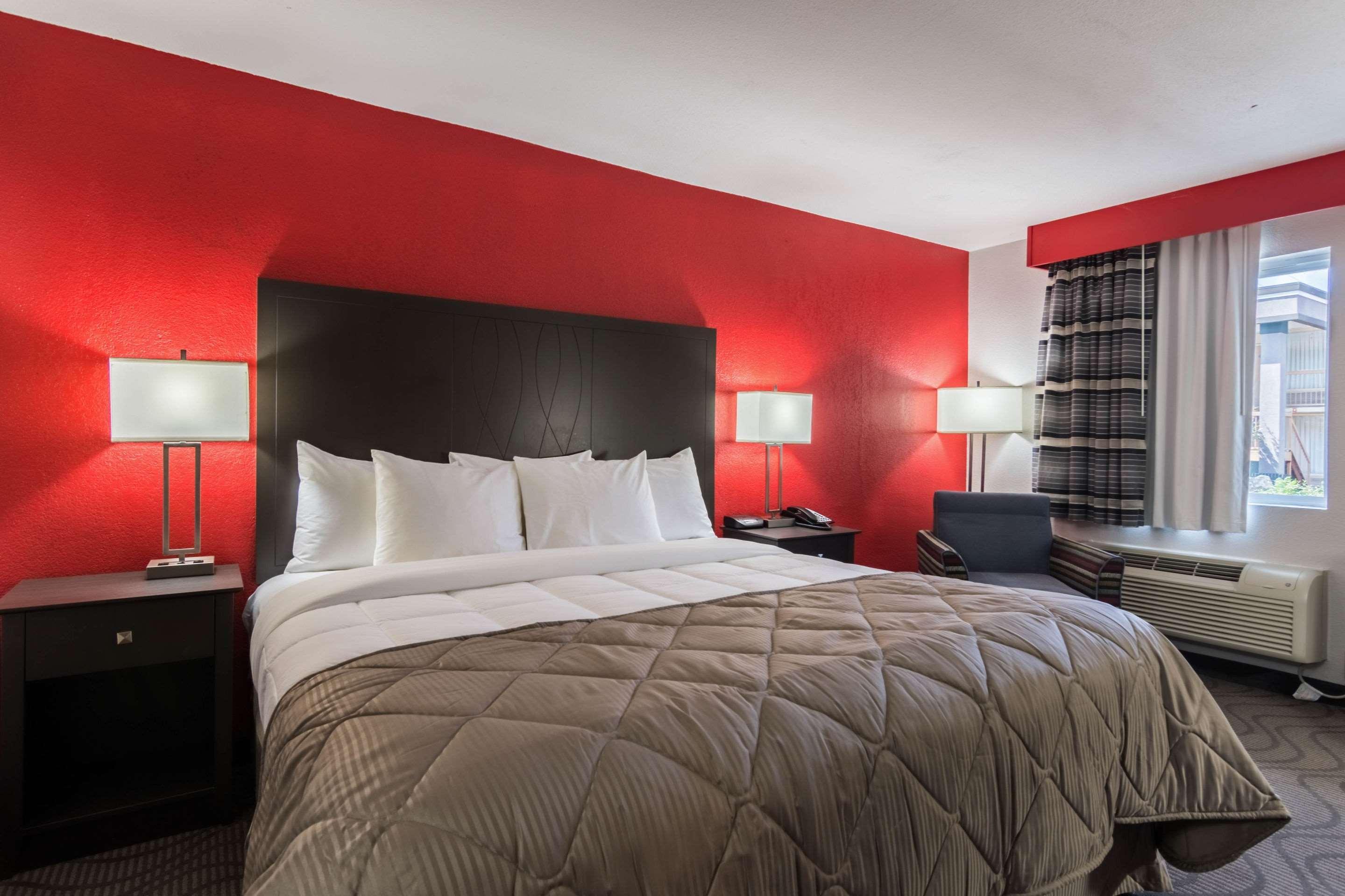 Clarion Inn & Suites Russellville I-40 Ngoại thất bức ảnh