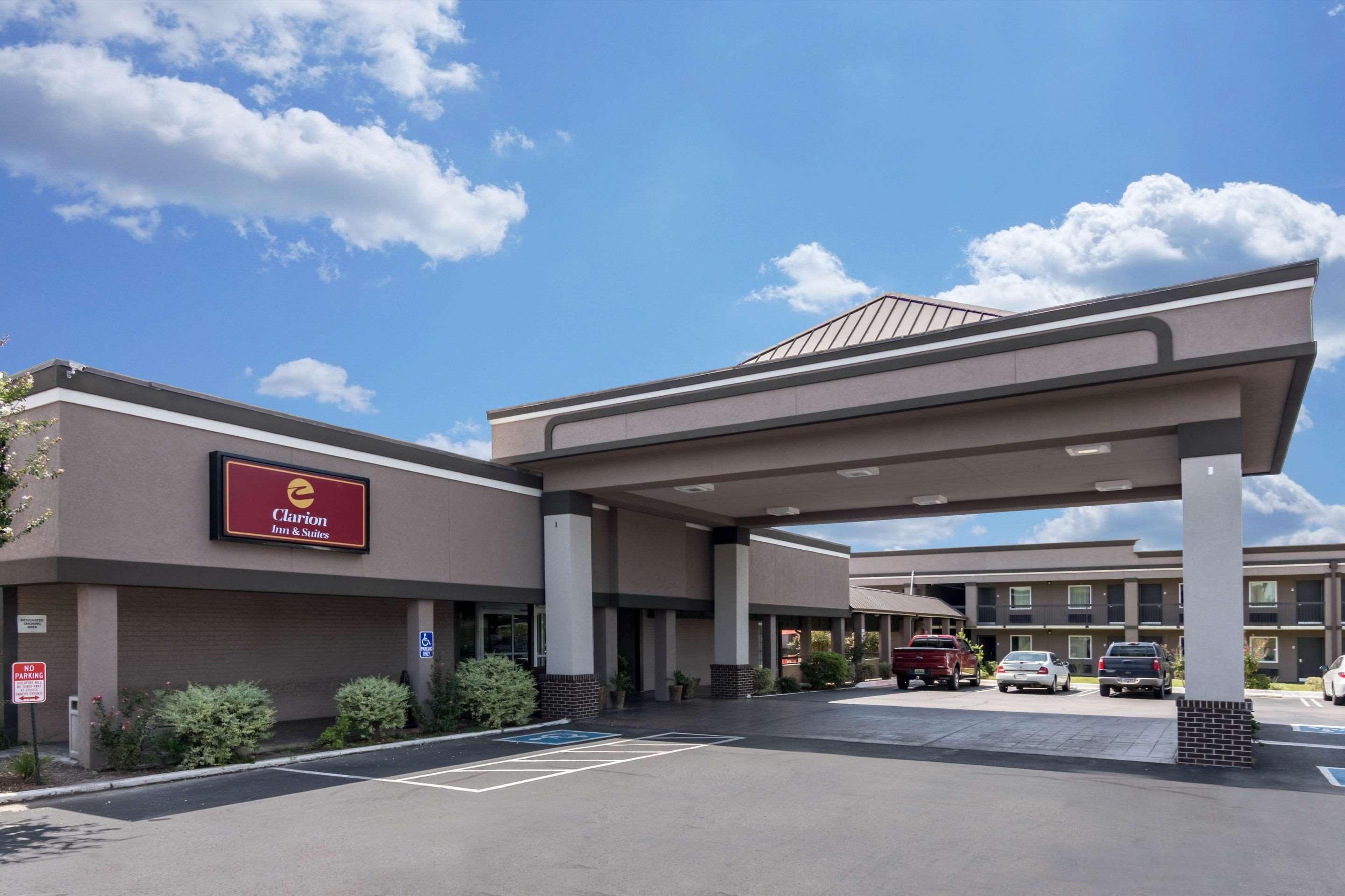 Clarion Inn & Suites Russellville I-40 Ngoại thất bức ảnh