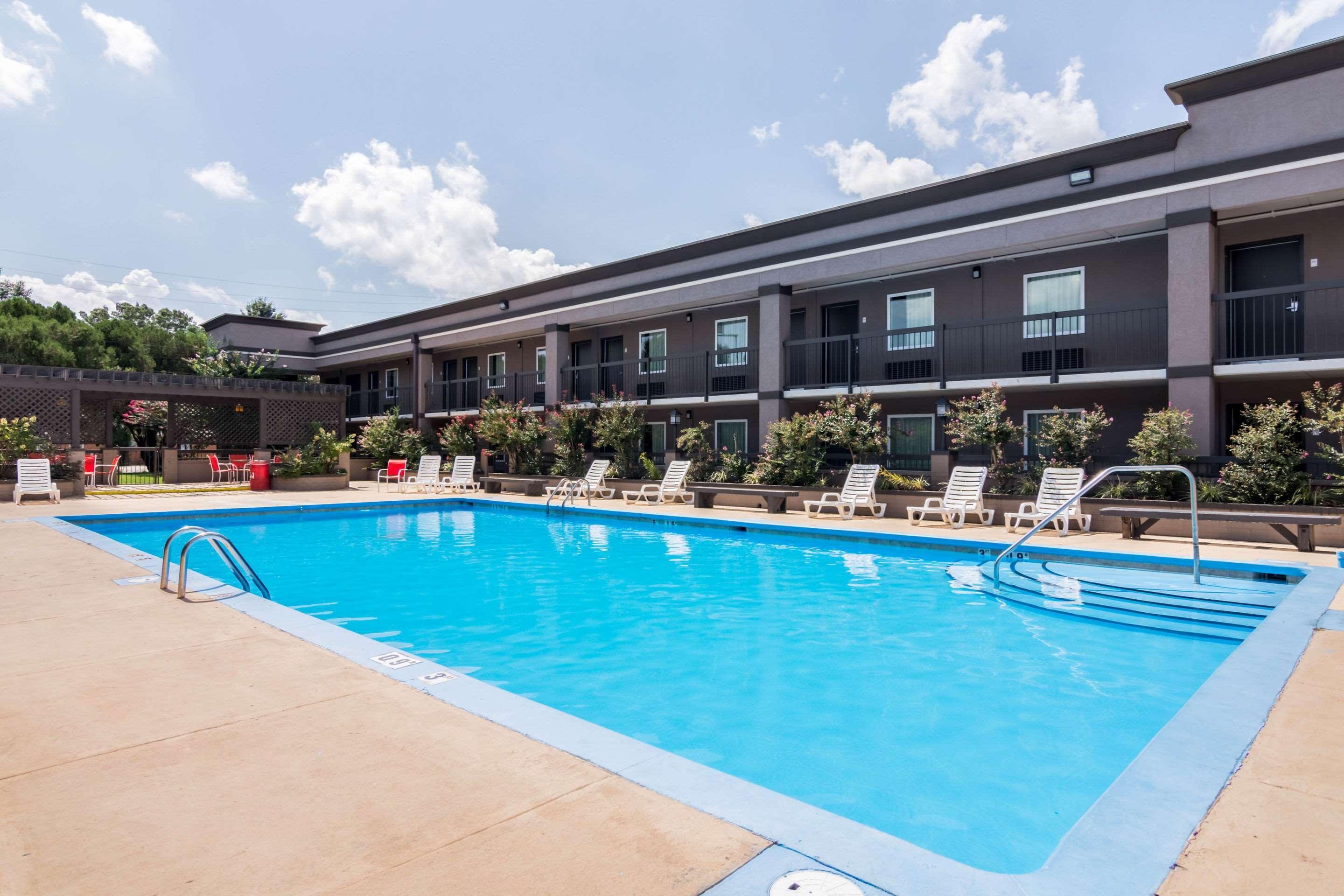 Clarion Inn & Suites Russellville I-40 Ngoại thất bức ảnh
