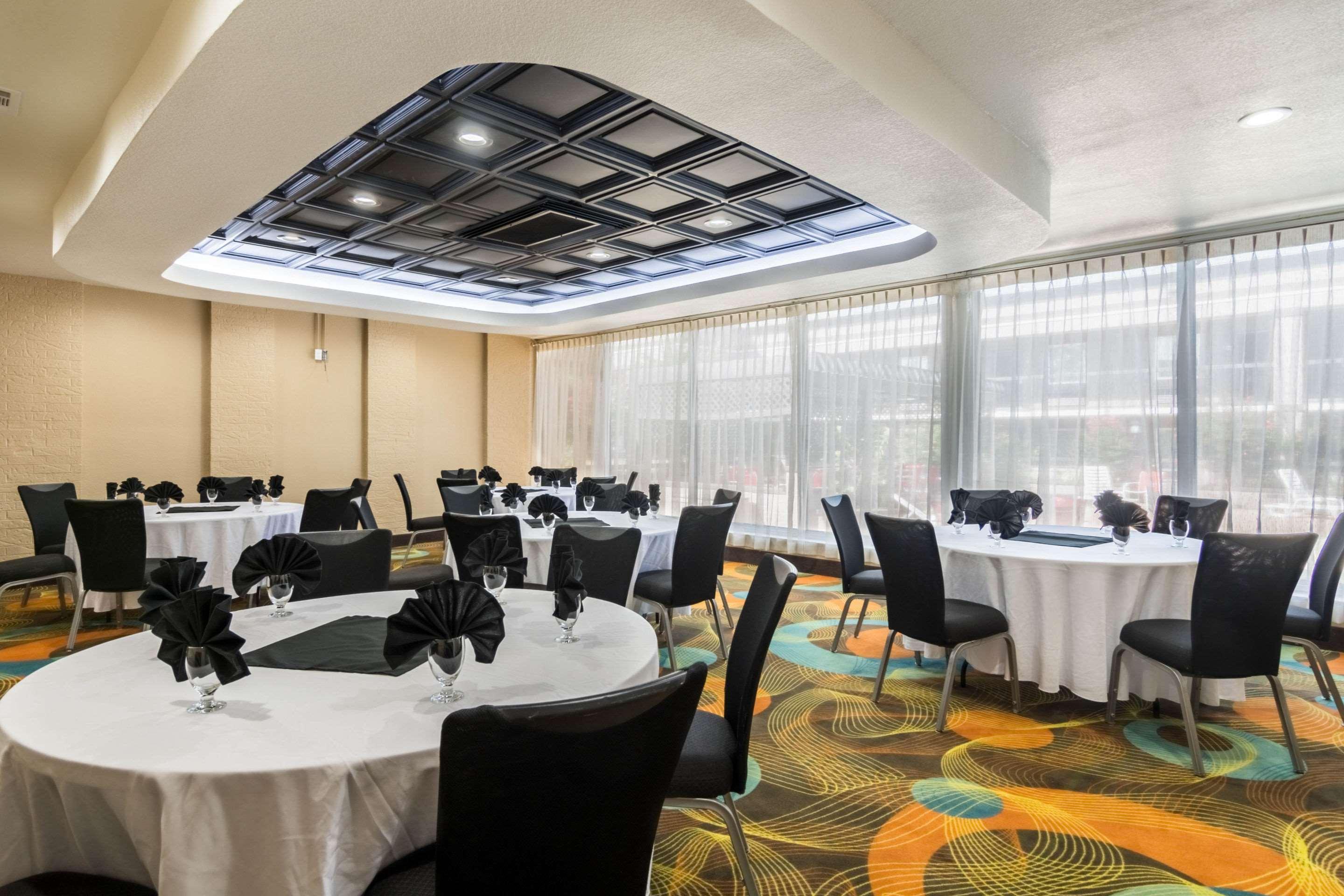 Clarion Inn & Suites Russellville I-40 Ngoại thất bức ảnh