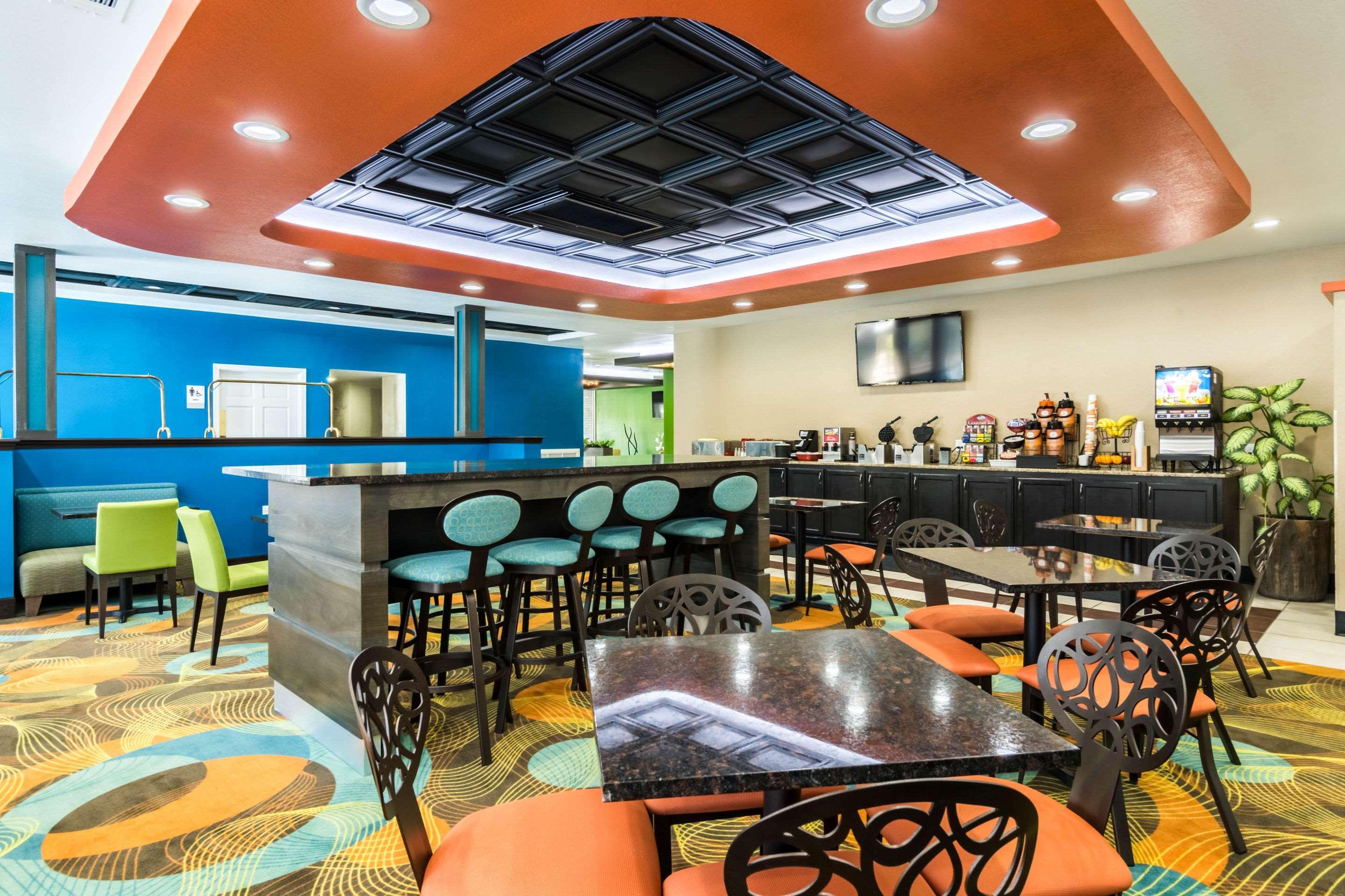 Clarion Inn & Suites Russellville I-40 Ngoại thất bức ảnh