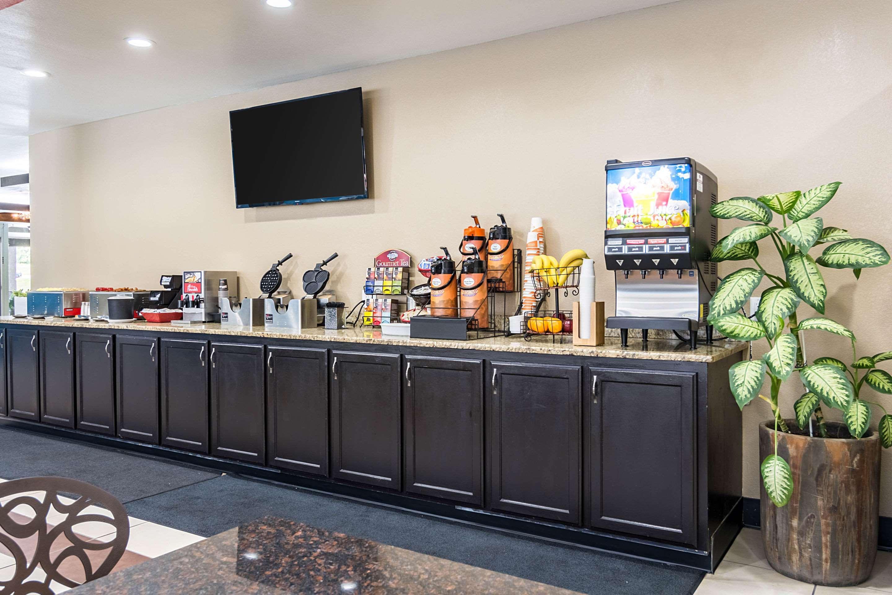 Clarion Inn & Suites Russellville I-40 Ngoại thất bức ảnh