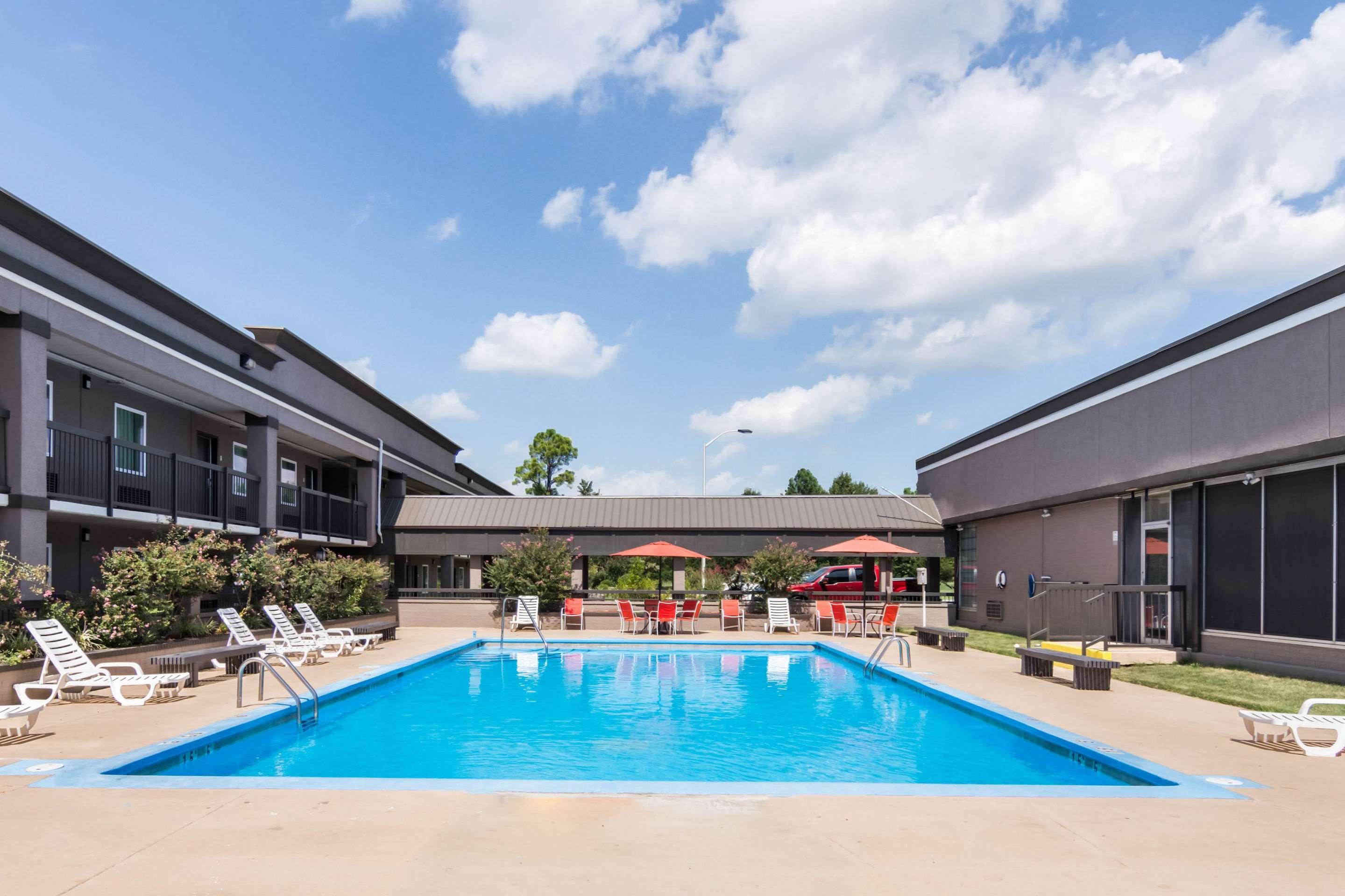 Clarion Inn & Suites Russellville I-40 Ngoại thất bức ảnh