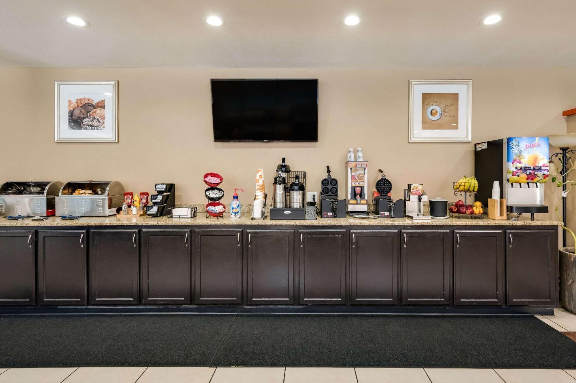 Clarion Inn & Suites Russellville I-40 Ngoại thất bức ảnh