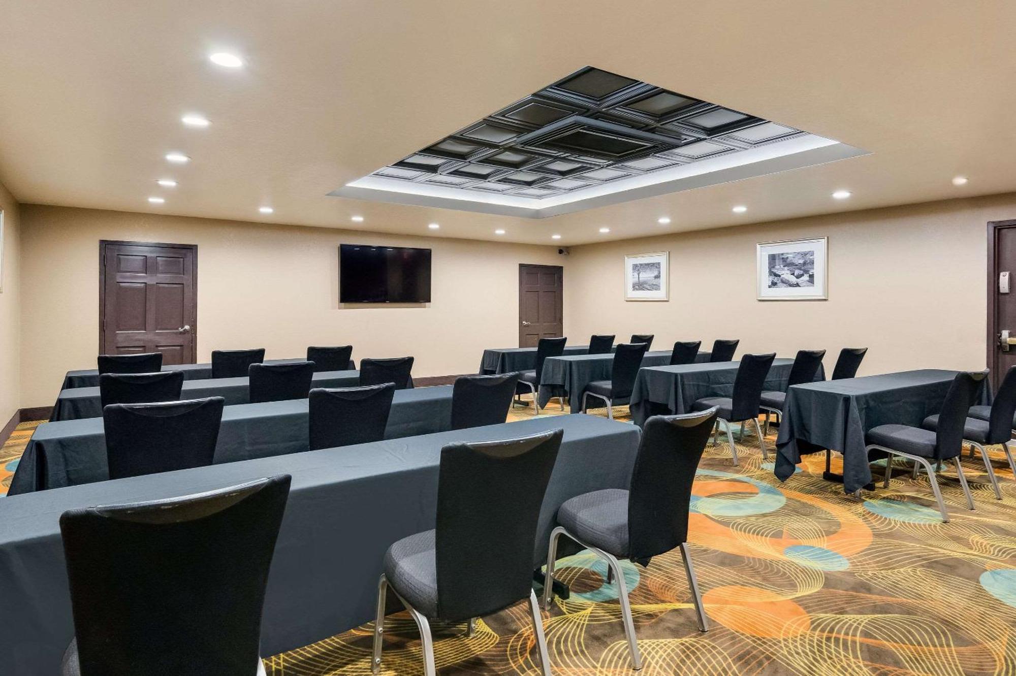 Clarion Inn & Suites Russellville I-40 Ngoại thất bức ảnh