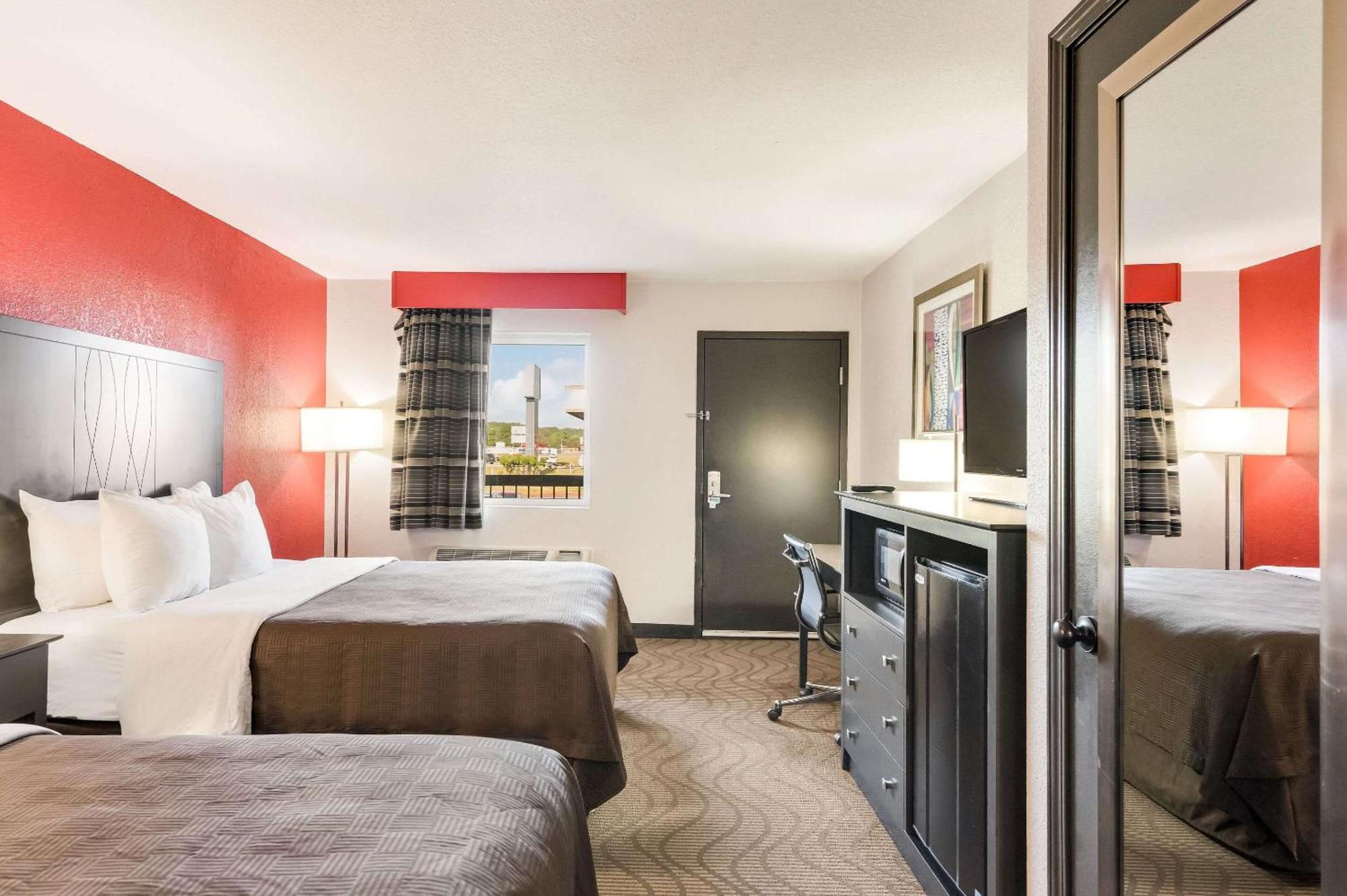 Clarion Inn & Suites Russellville I-40 Ngoại thất bức ảnh