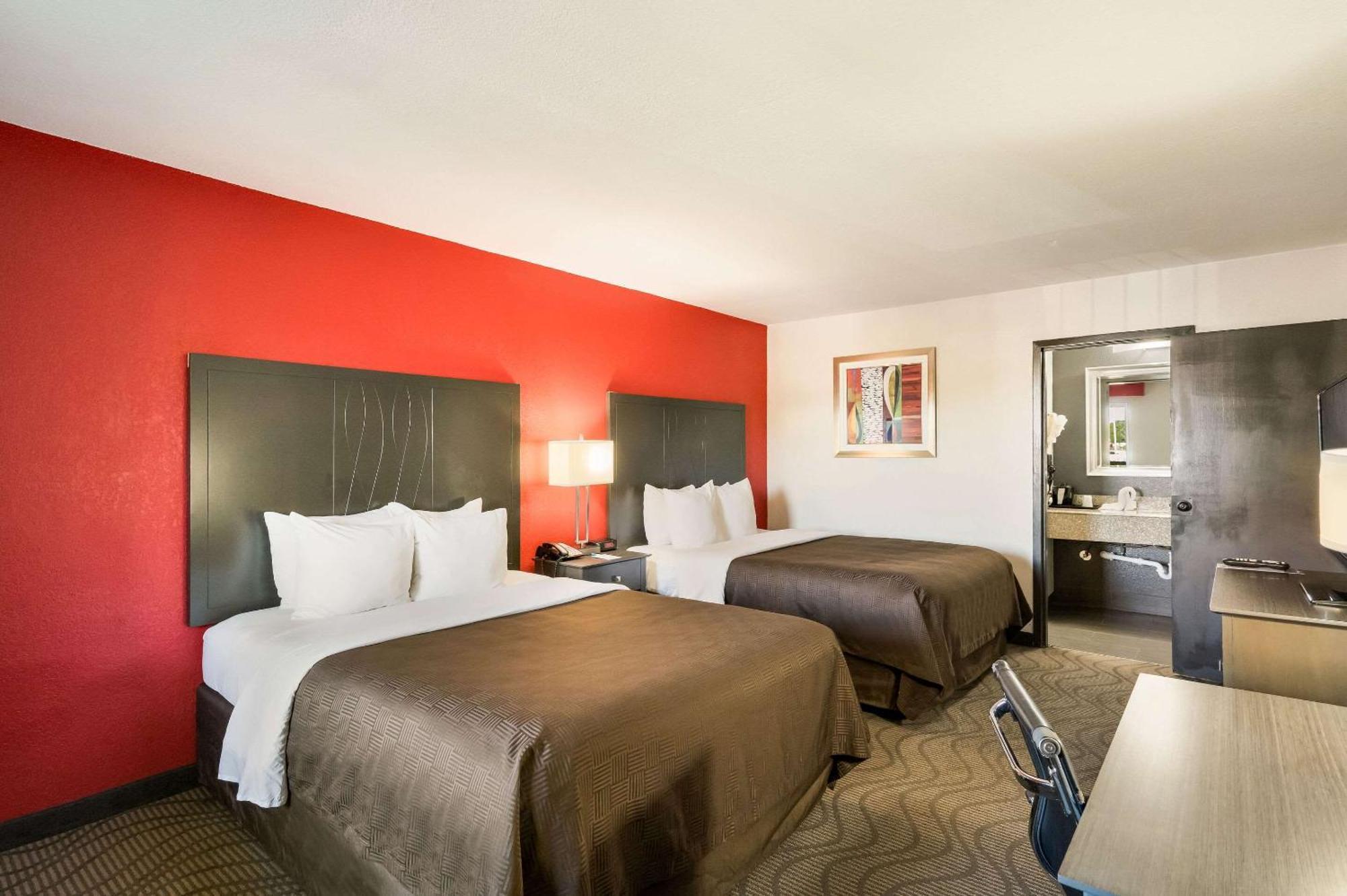 Clarion Inn & Suites Russellville I-40 Ngoại thất bức ảnh