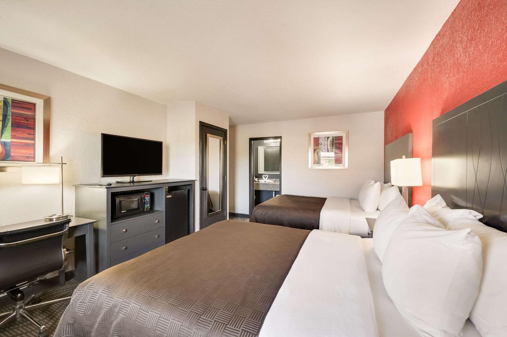Clarion Inn & Suites Russellville I-40 Ngoại thất bức ảnh