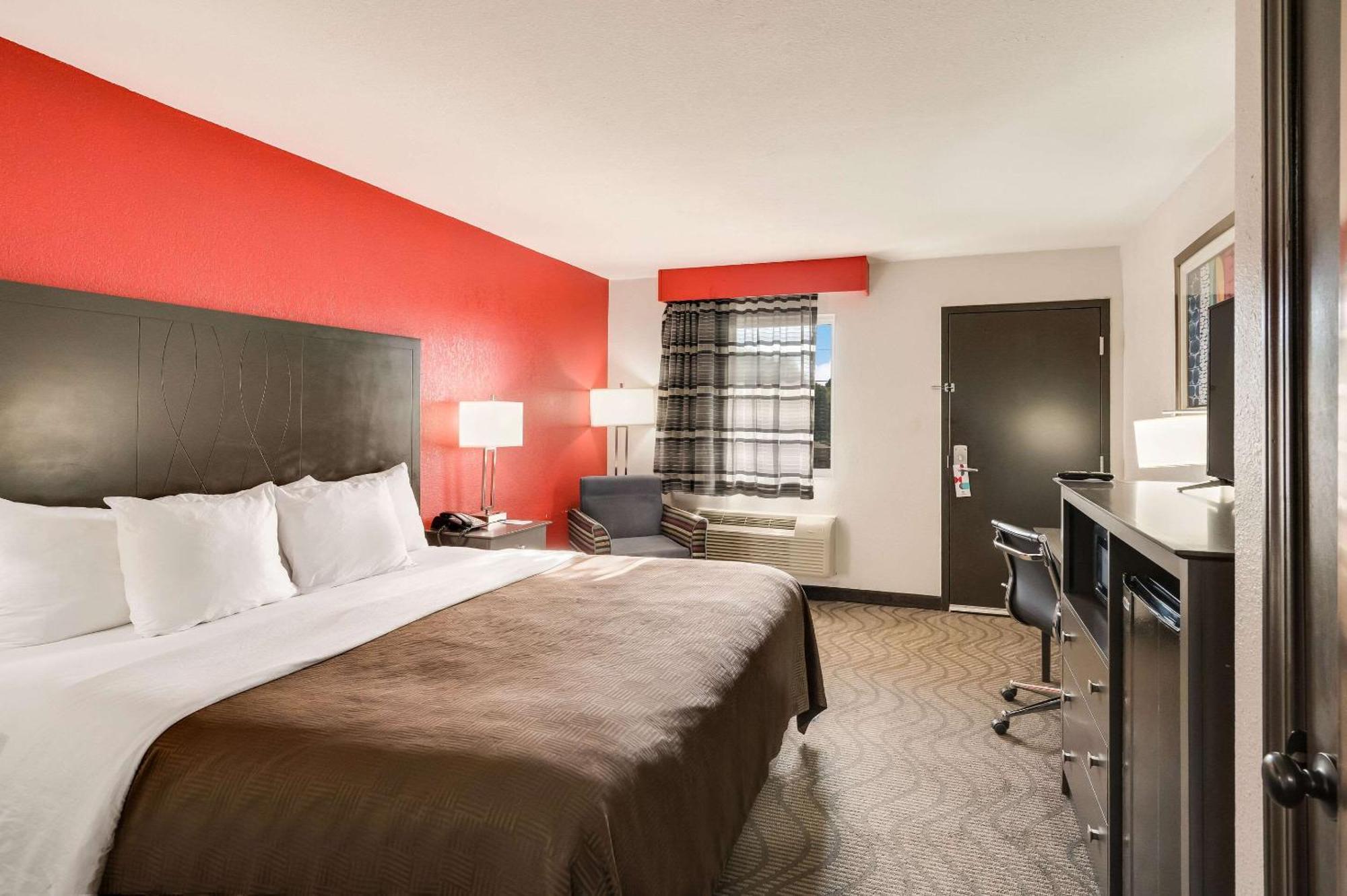 Clarion Inn & Suites Russellville I-40 Ngoại thất bức ảnh