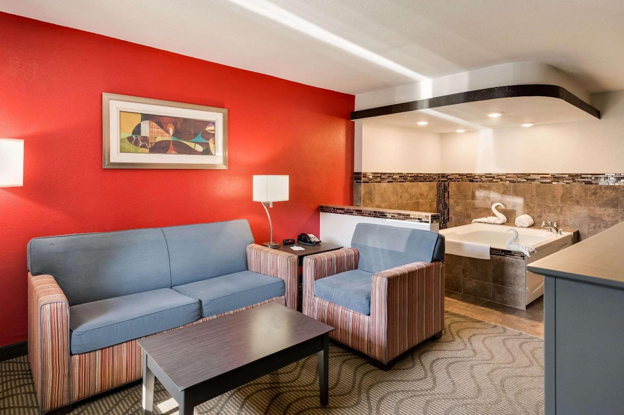 Clarion Inn & Suites Russellville I-40 Ngoại thất bức ảnh