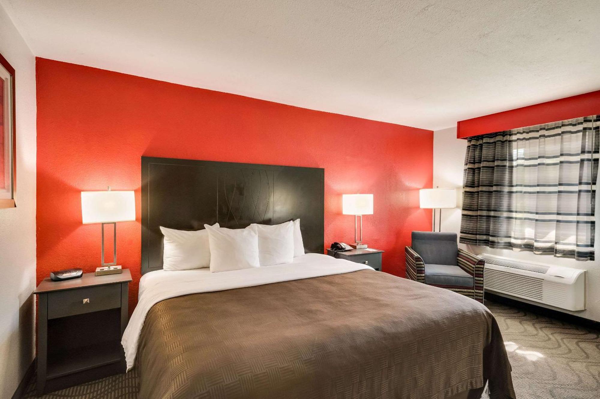 Clarion Inn & Suites Russellville I-40 Ngoại thất bức ảnh