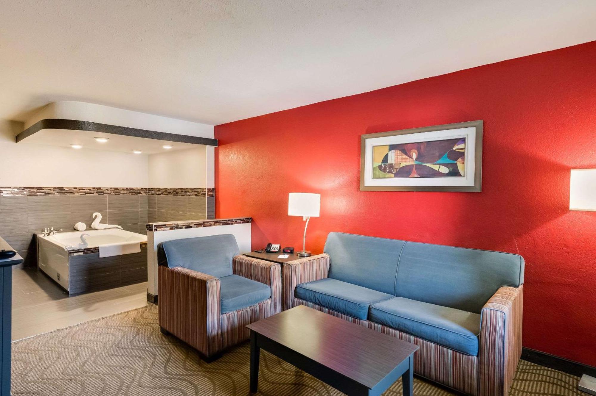 Clarion Inn & Suites Russellville I-40 Ngoại thất bức ảnh