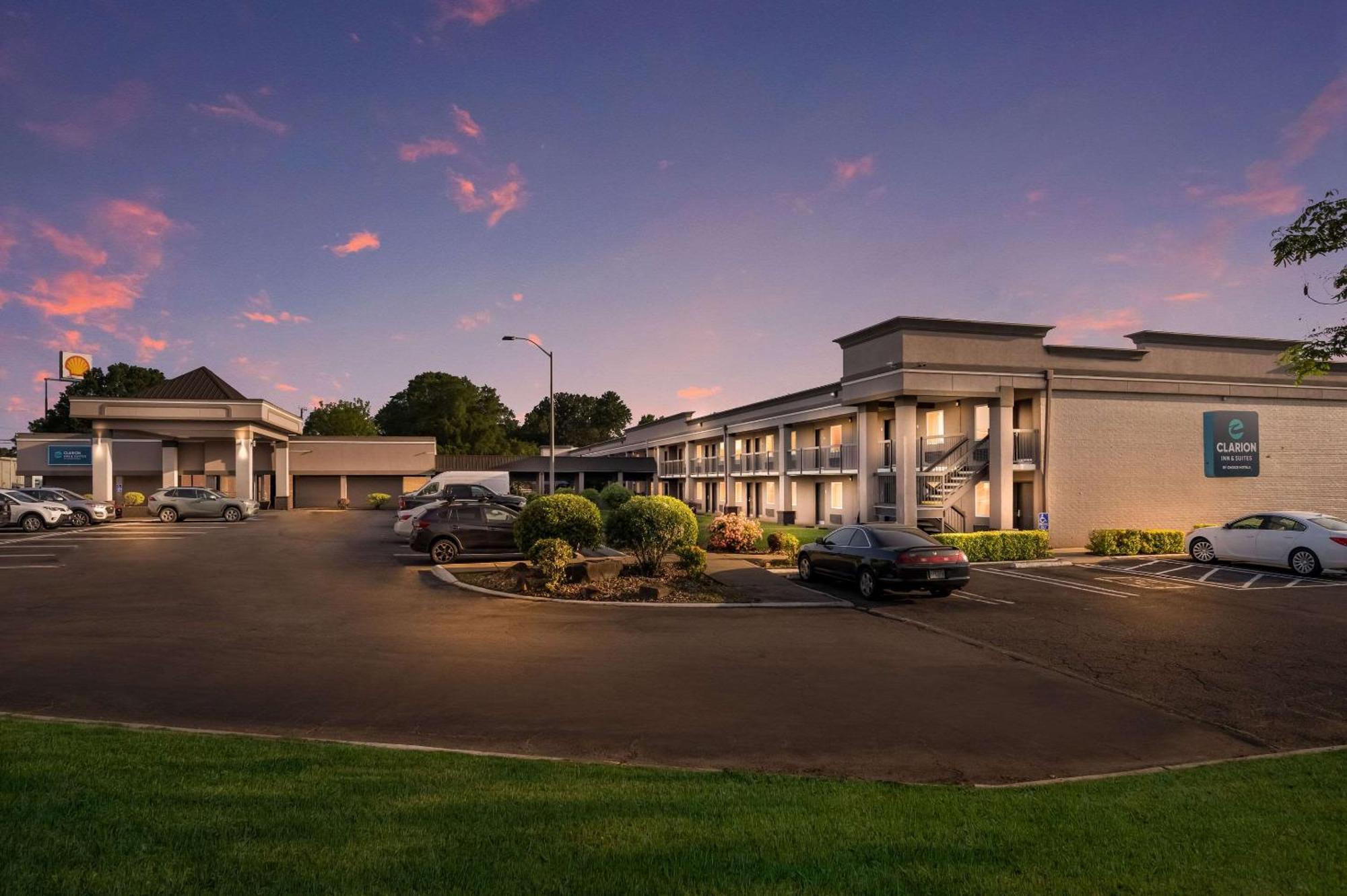 Clarion Inn & Suites Russellville I-40 Ngoại thất bức ảnh