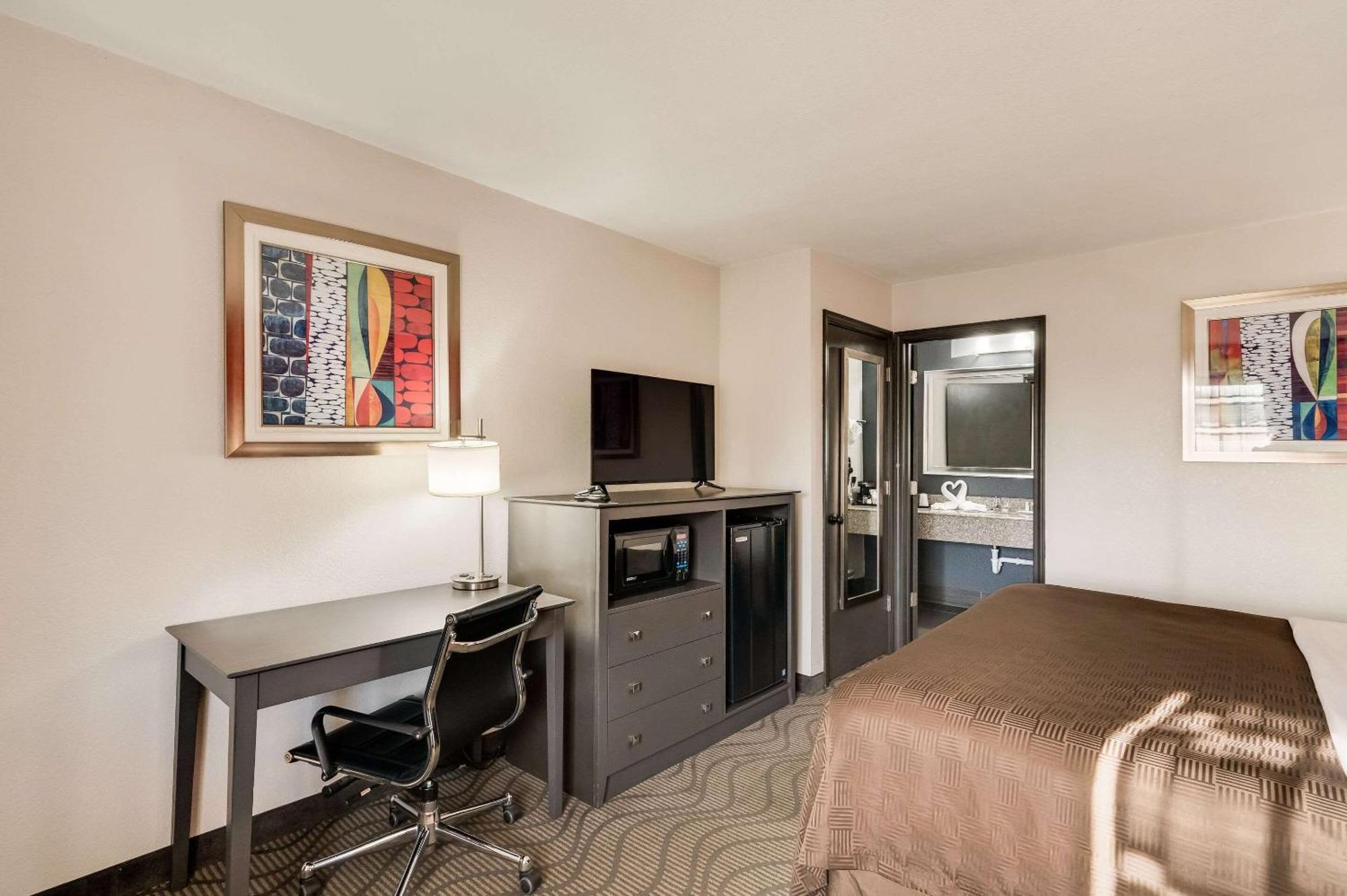 Clarion Inn & Suites Russellville I-40 Ngoại thất bức ảnh