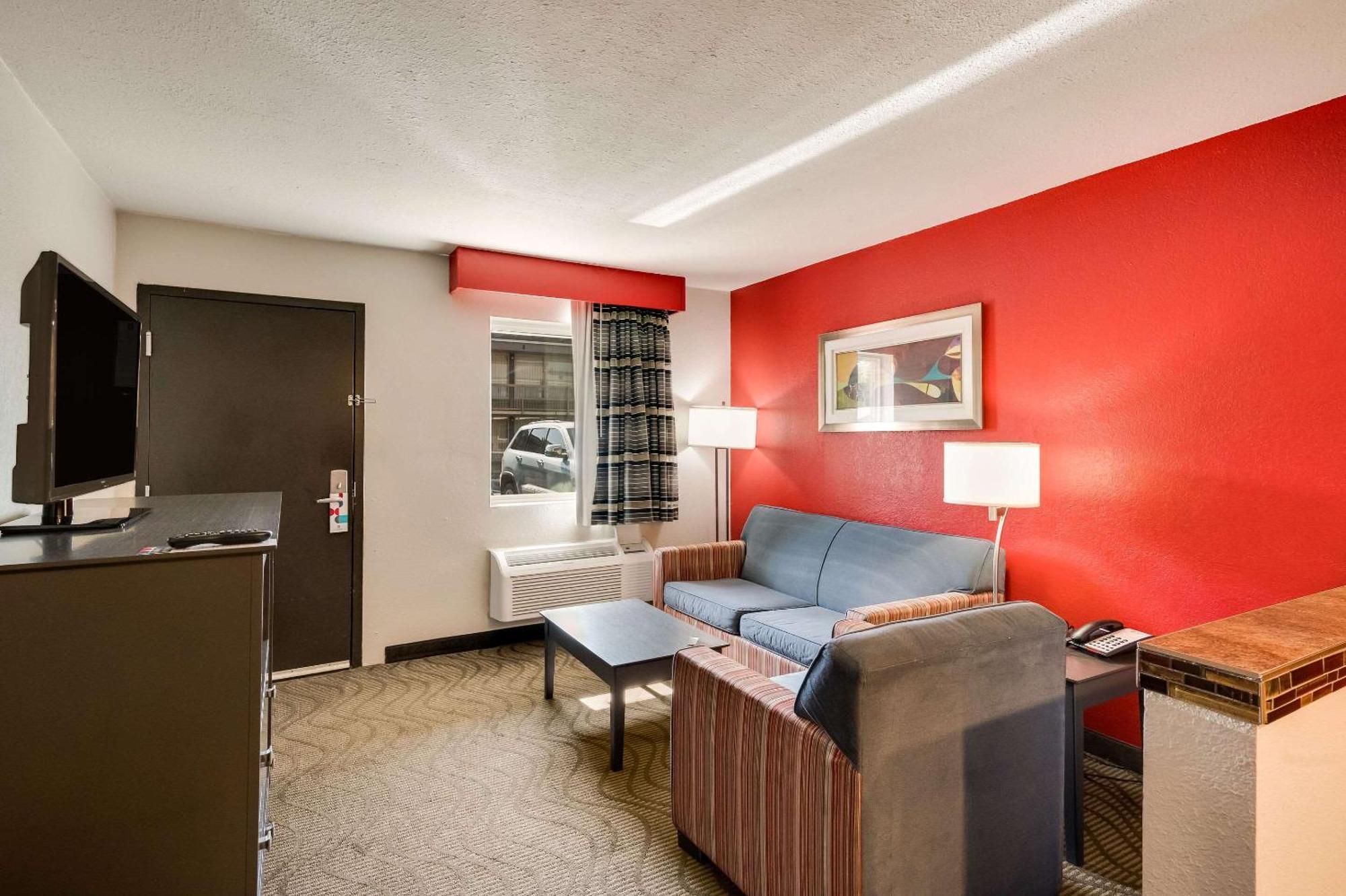 Clarion Inn & Suites Russellville I-40 Ngoại thất bức ảnh
