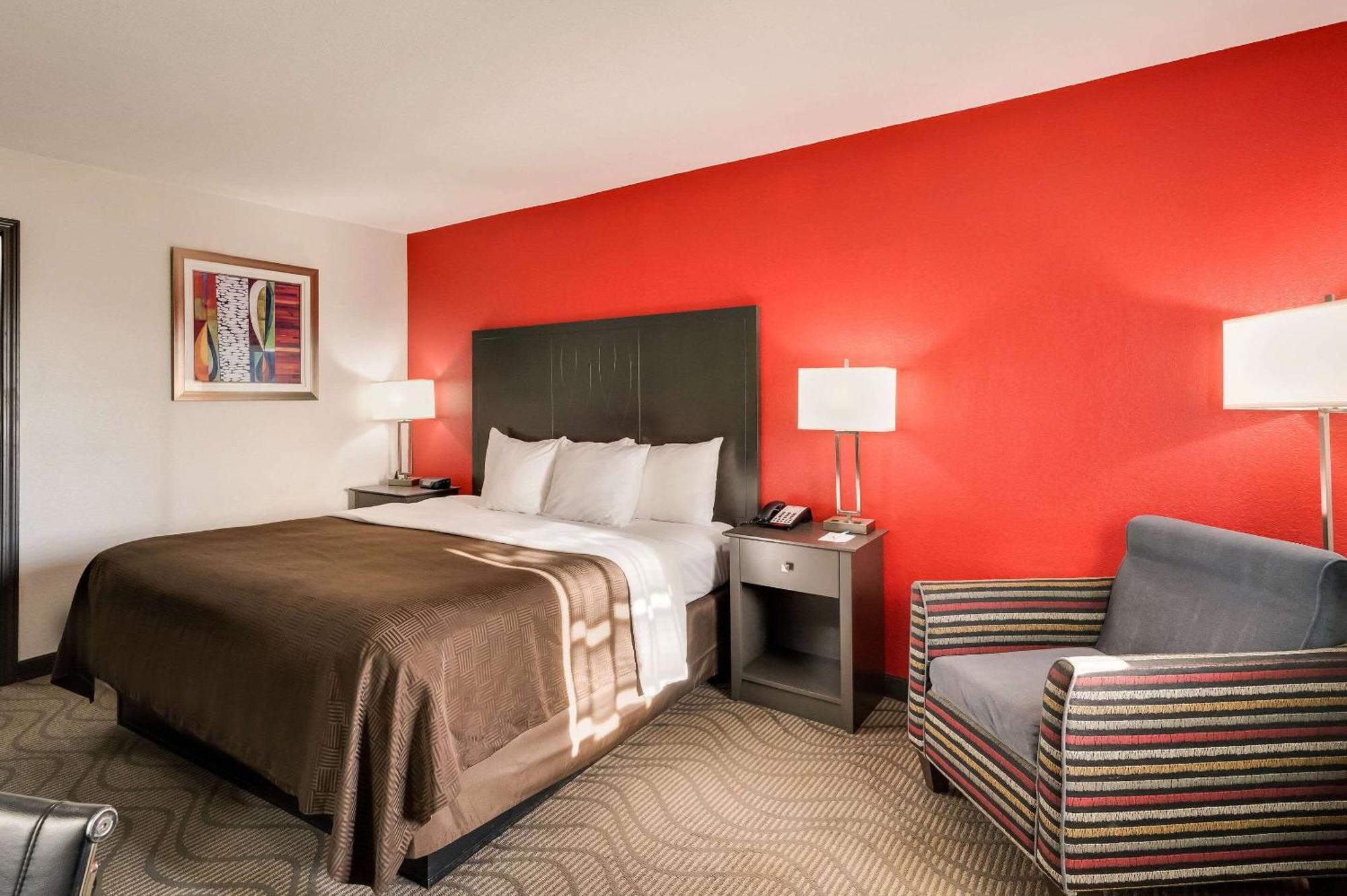 Clarion Inn & Suites Russellville I-40 Ngoại thất bức ảnh